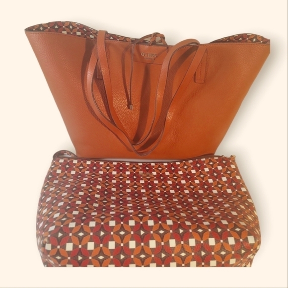 Guess Bobbi Nesting Large Reversible Tote with Coordinating Small Bag (Set) - Picture 5 of 15